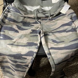 Reflex camo joggers NWT